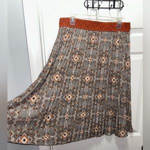 LulaRoe Neutral Colored Pleated Skirt Size XL